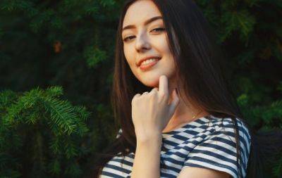 Базовые вещи вашего гардероба, которые всегда будут в моде: что должно быть в шкафу каждой девушки - hochu.ua