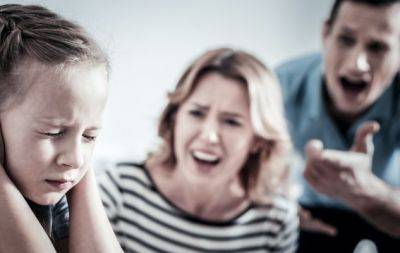 Не делайте этого никогда! Как токсичные родители портят жизнь собственным детям - hochu.ua