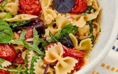 Сытно и вкусно: невероятный салат с макаронами, просто обожаемый итальянцами (РЕЦЕПТ) - hochu.ua