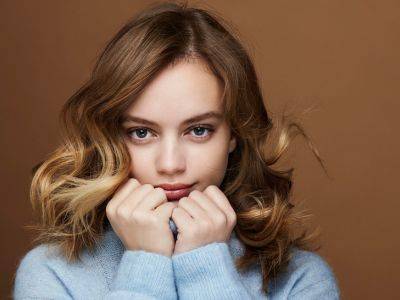 Как сделать кудри без плойки и бигудей - all-for-woman.com