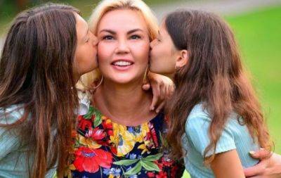"Буду очень скучать по вам!" Камалия тронула фотографии с дочерьми, проживающими с отцом за границей - hochu.ua - Украина - Лондон - Пакистан