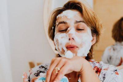 Как скрыть следы от прыщей - all-for-woman.com