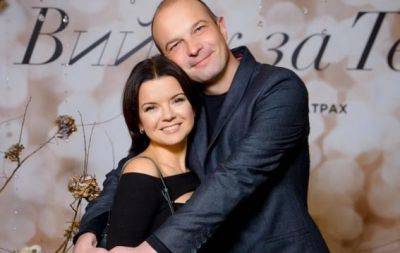 "Мама для него умерла в Буче": известно, почему муж известной телеведущей вычеркнул родителей из своей жизни - hochu.ua - Украина