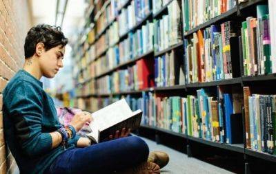 Как выбрать подростку книгу, которая ему действительно "зайдет": идеи и предложения для заботливых родителей - hochu.ua