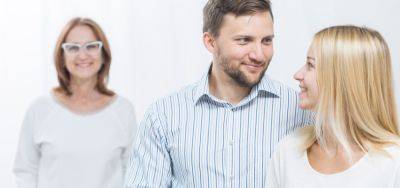 Как наладить отношения со свекровью и отстоять границы своей семьи? - lifeacademy.ru