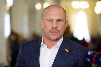 Сеть рассмешил Илья Кива, надевший маску Джокера во время заседания ВР (фото и видео) - clutch.net.ua - Украина
