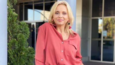 Лилия Ребрик в халатике и легком платье засветилась с обаятельным мужчиной - и это не ее супруг - clutch.net.ua