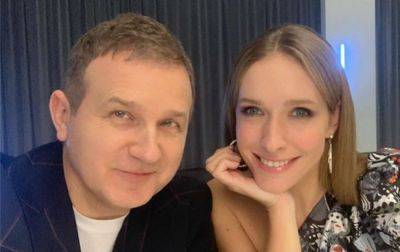 "У тебя хорошая жена": Юрий Горбунов озадачил фото с "крыльями-рогами" - clutch.net.ua - Киев - Россия - Украина - Черновицкая обл.