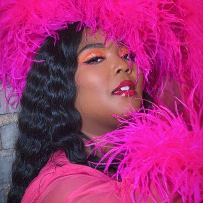 Британская бодипозитивная певица Lizzo захотела впечатлить фанатов телом, но последующего никто не ожидал - clutch.net.ua