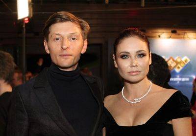 Павел Воля без ума от ее фигуры: Ляйсан Утяшева в пышной юбке Dior запечатлелась в ванной - clutch.net.ua - Мальдивы - Отдых