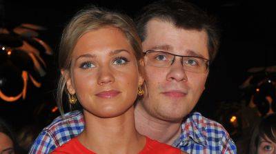 Обрезала волосы и сделала модную стрижку боб каре с челкой: бывшая жена Харламова из "Камеди" впечатлила стильным преображением (фото) - clutch.net.ua - Россия