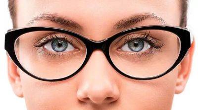Какой макияж выбрать девушке в очках? - beauty-lady.com.ua