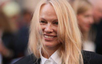 56-летняя Памела Андерсон появилась на Неделе моды в Париже без макияжа (ФОТО) - hochu.ua - Париж