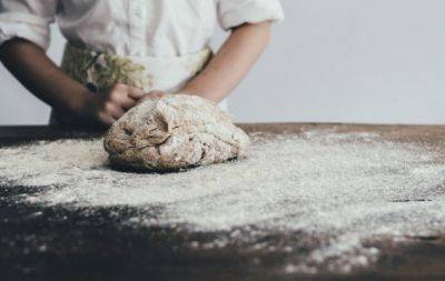 Кулинарная уловка: как и зачем опытные пекари добавляют в выпечку водку - hochu.ua