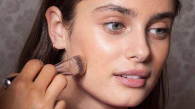 Чим наносити тональний крем: головні інструменти та поради в техніці - beauty.ua