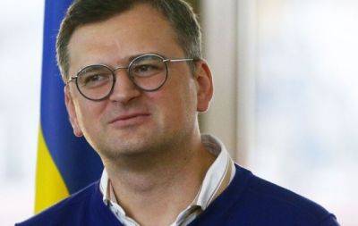 Думал, что уже не в эфире: глава МИД Кулеба аппетитно затянулся сигарой (ВИДЕО) - hochu.ua - Украина